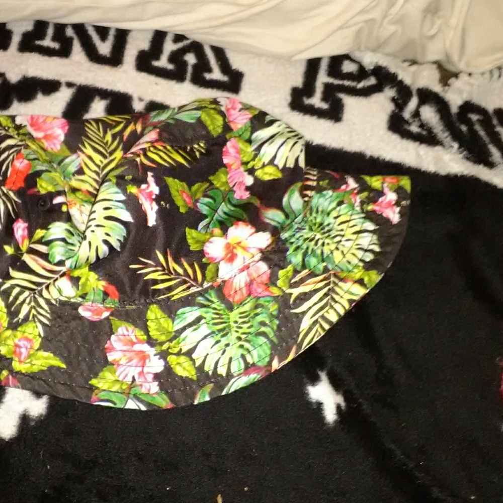 Bucket hat
